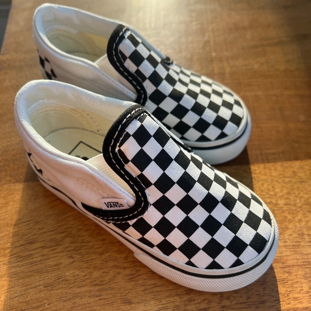 Vans Toddlers checkered slip ons size 6